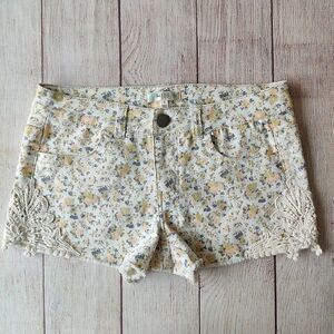 Love, Fire ditsy floral 2" summer cutoff denim shorts sz 5